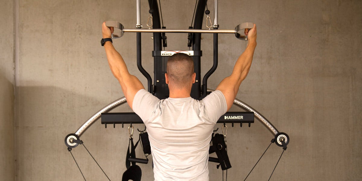 Bench Pullup&Dip Schrägbankübung 3